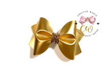 Load image into Gallery viewer, Trendy Pinch Hair Bow Template | CWC047