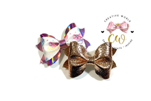 Load image into Gallery viewer, 2 in 1 Trendy Scallop Pinch Hair Bow Template | CWC029
